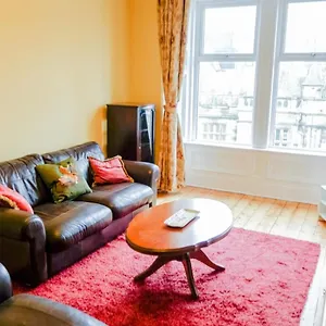 https://2-bedroom-flat-on-leith-walk-sleeps-4.edinburghhotelsuk.org