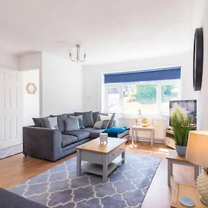 modern-three-bedroom-home-in-castle-donington.hotelsin-nottingham.com/